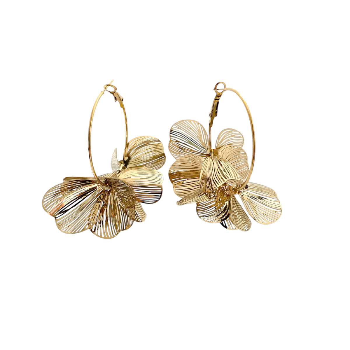 Boucles d’oreilles créoles composé de fleurs élégantes en acier inoxydable doré pour femme 