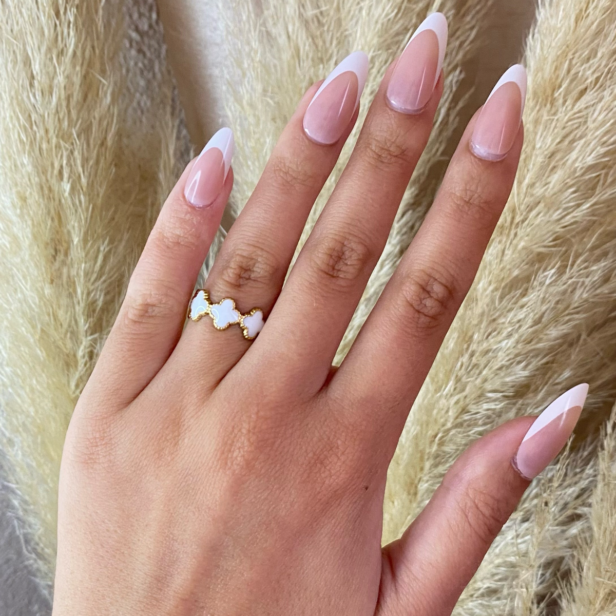 Bague en trèfle blanc en acier doré pour femme 