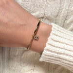 Bracelet personnalisé avec charm initiale tendance pour femme
