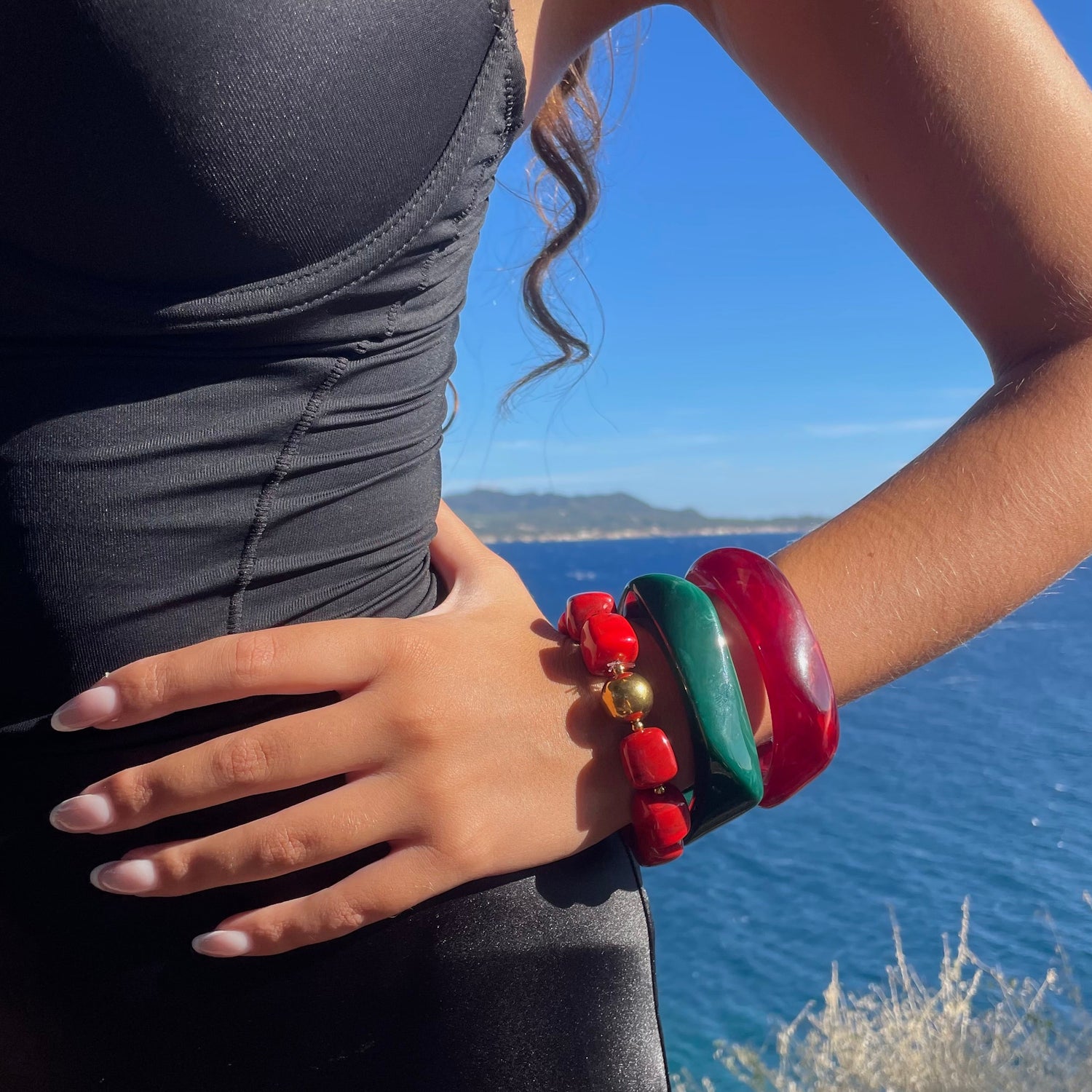 Bracelet tendance en résine rouge perles carrées pour femme 