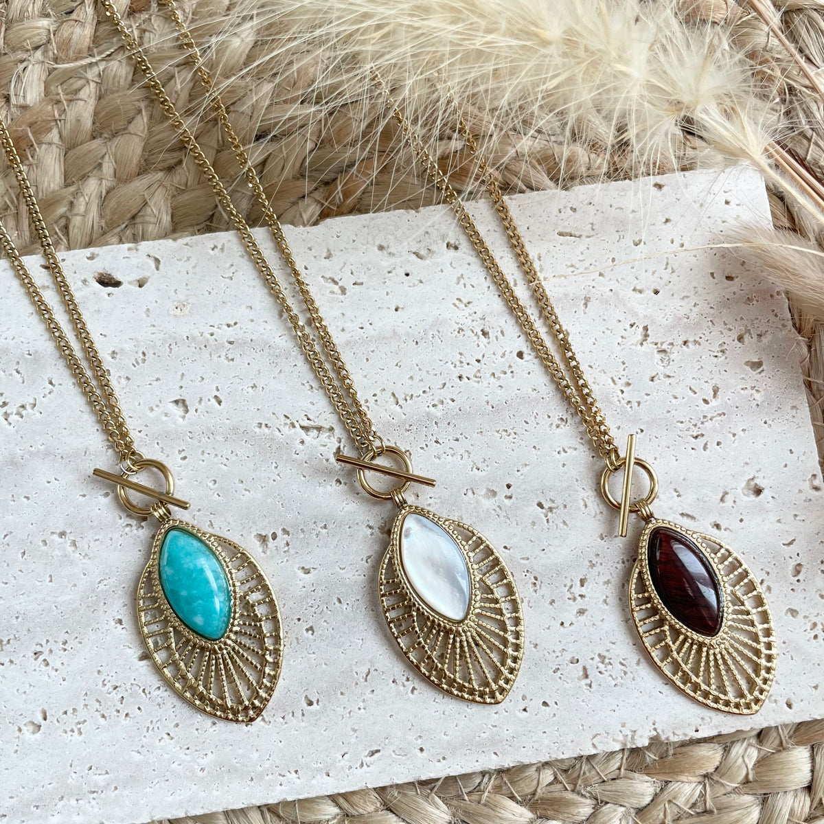 Collier Sautoir Pendentif Ajouré Pierre Naturelle, Amazonite, Nacre ou Œil de Bœuf, Acier Inoxydable