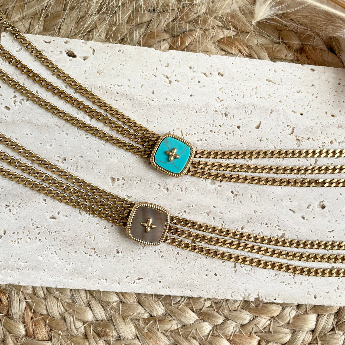 Collier Triple Rangs Acier Inoxydable Doré – Pierre Naturelle ou Nacre – Bijou Femme Hypoallergénique