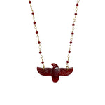 Collier aigle rouge et perles en acier inoxydable doré pour femme bohème chic.