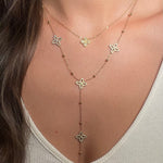 Collier Y composé de trèfles en acier inoxydable doré pour femme tendance.