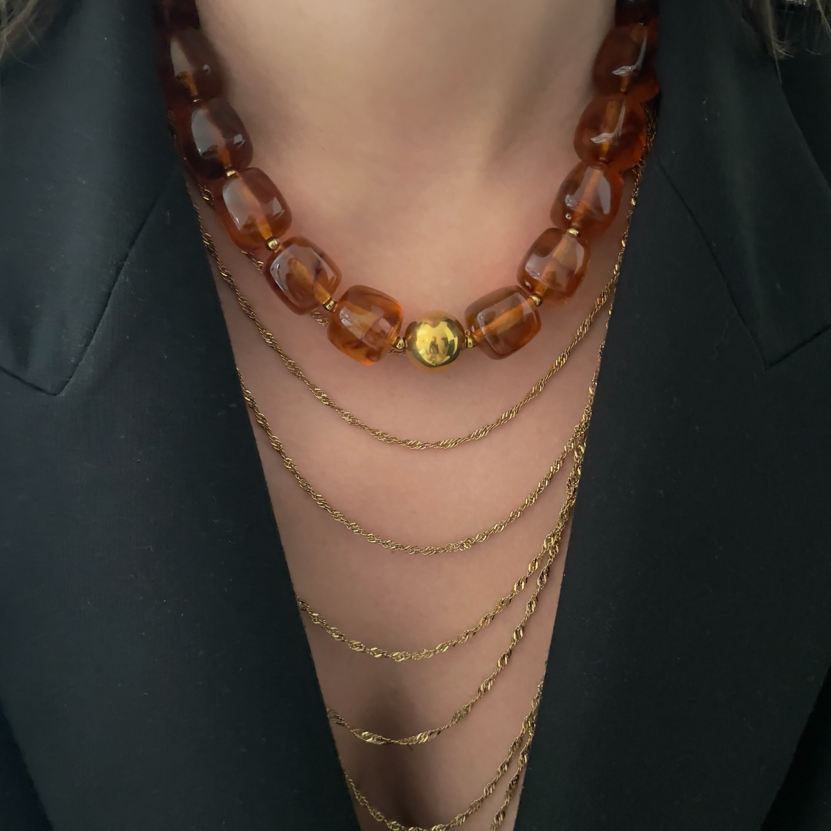 Collier résine perles carrées tendance femme 