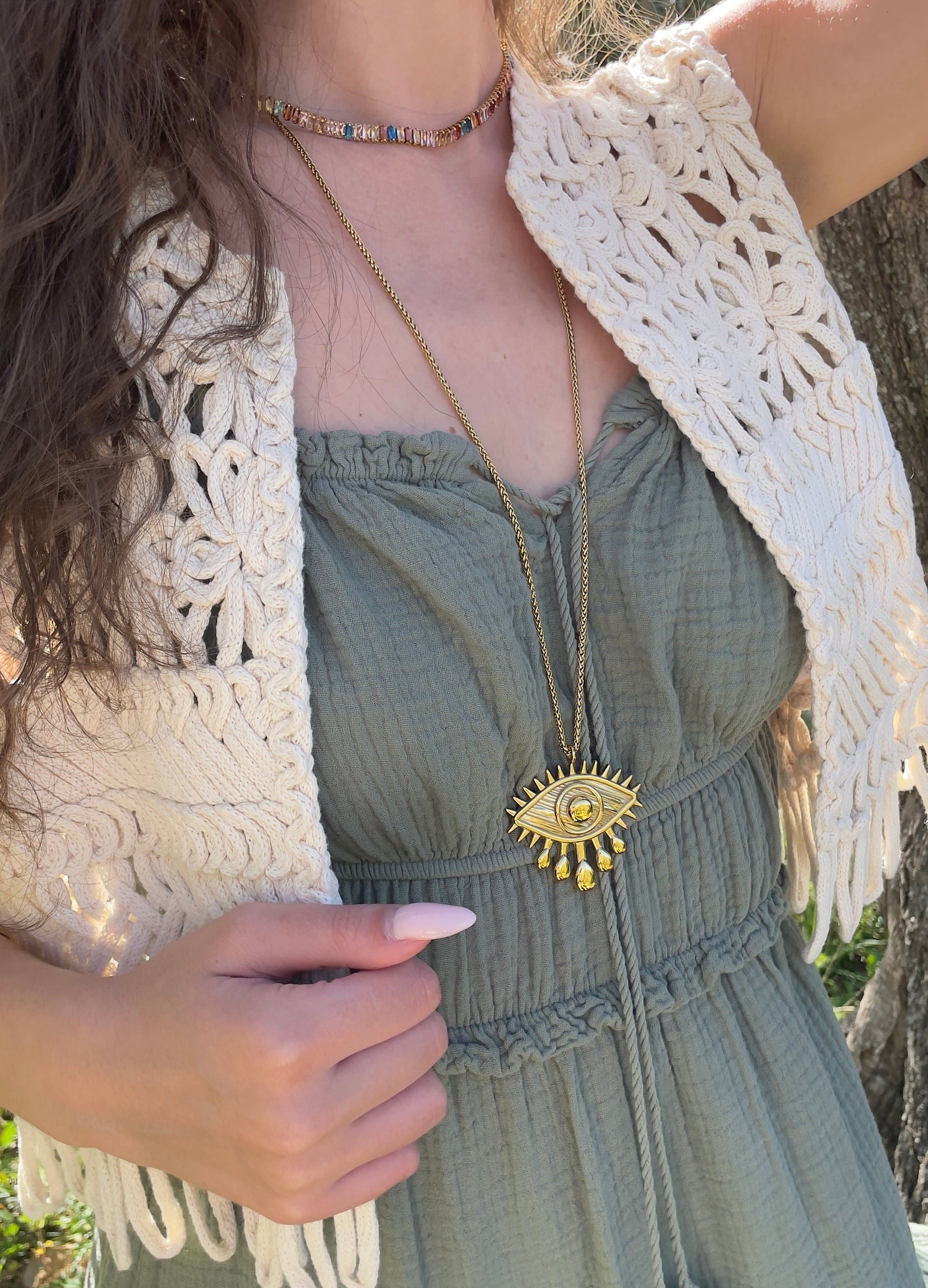 Collier long sautoir élégant composé d’un pendentif œil de protection doré tendance femme 