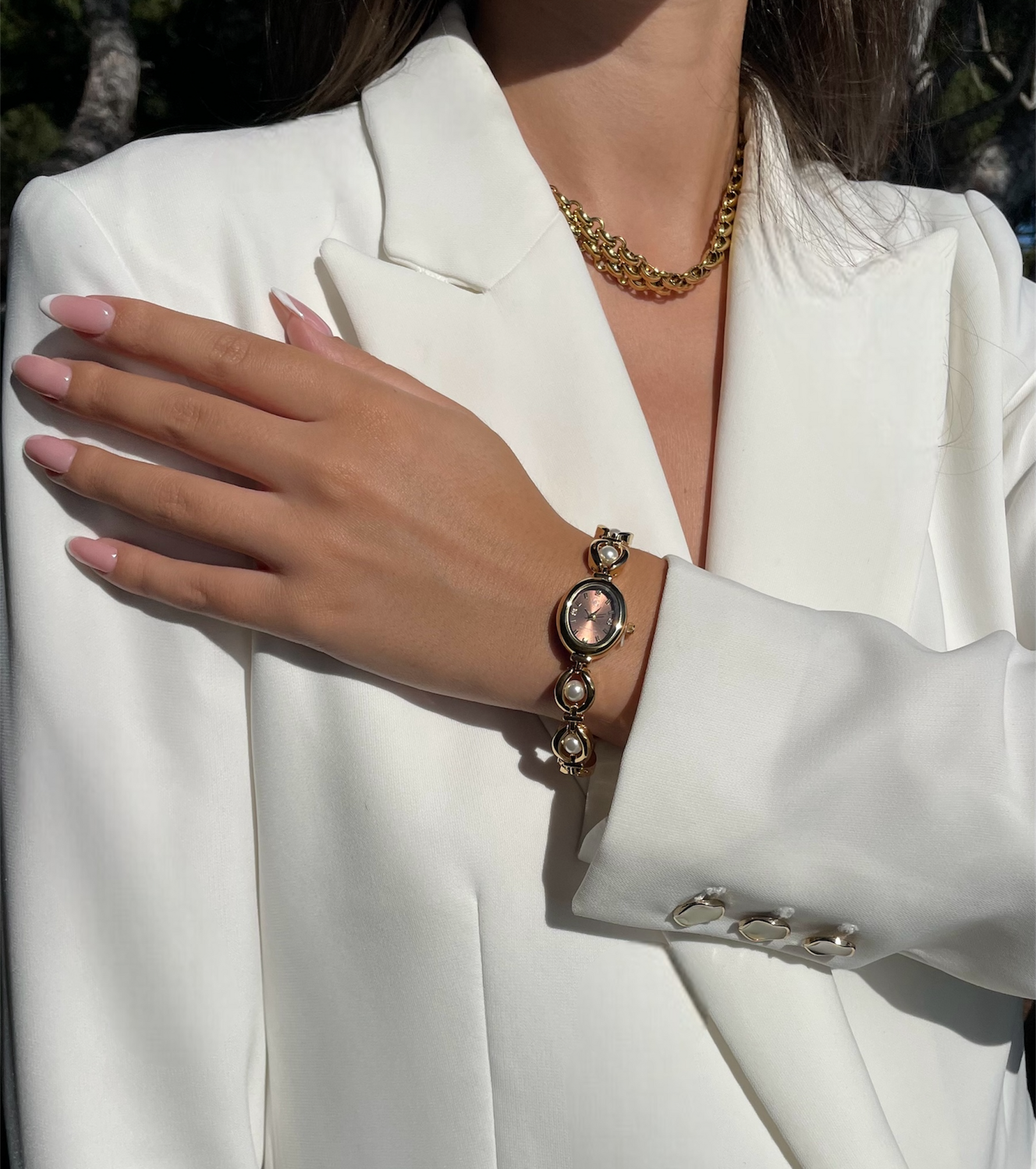 Montre élégante bracelet perles et cadran ovale à quartz analogique pour femme 