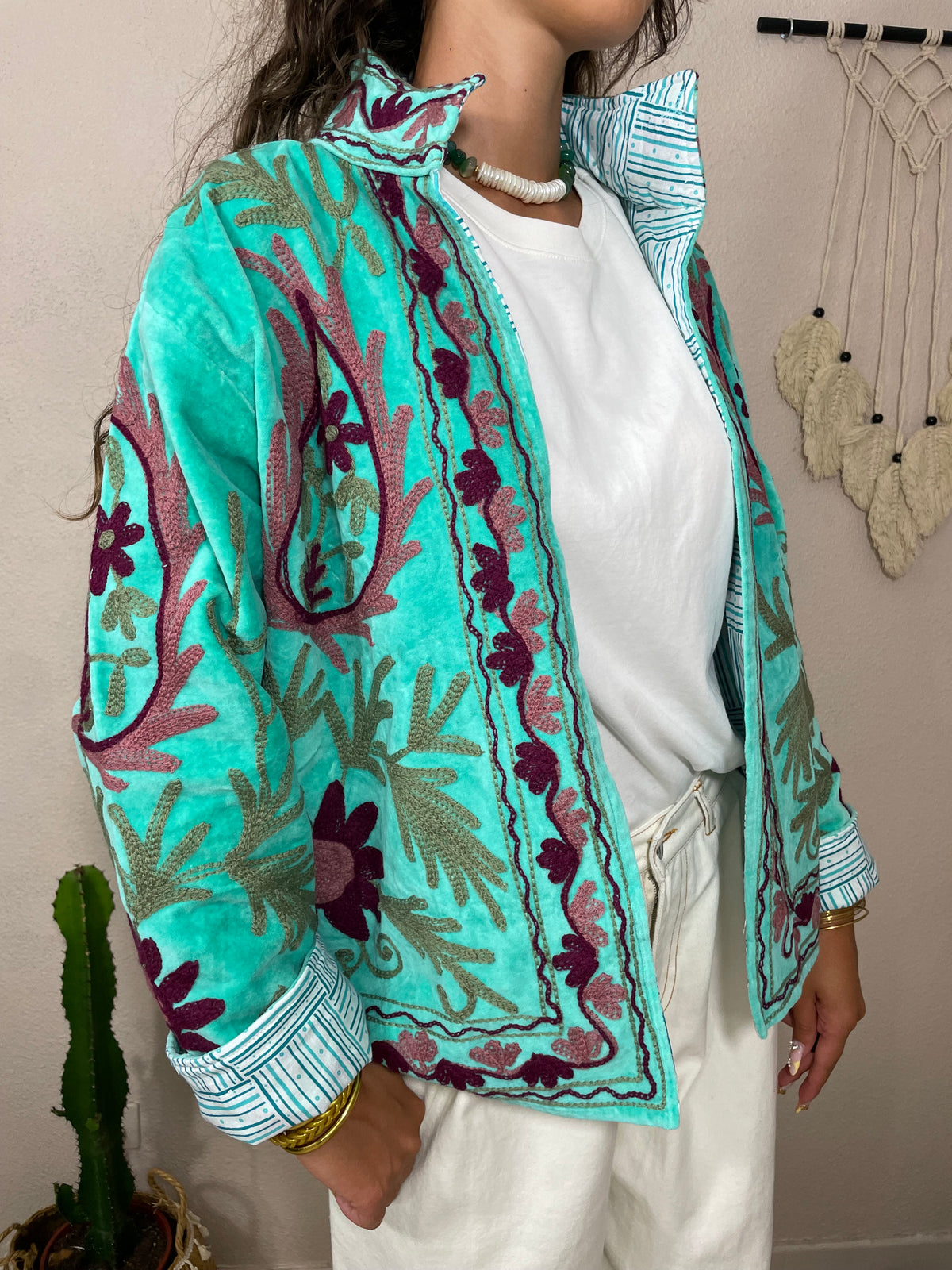 Veste brodée en velours coloré pour femme tendance automne hiver 